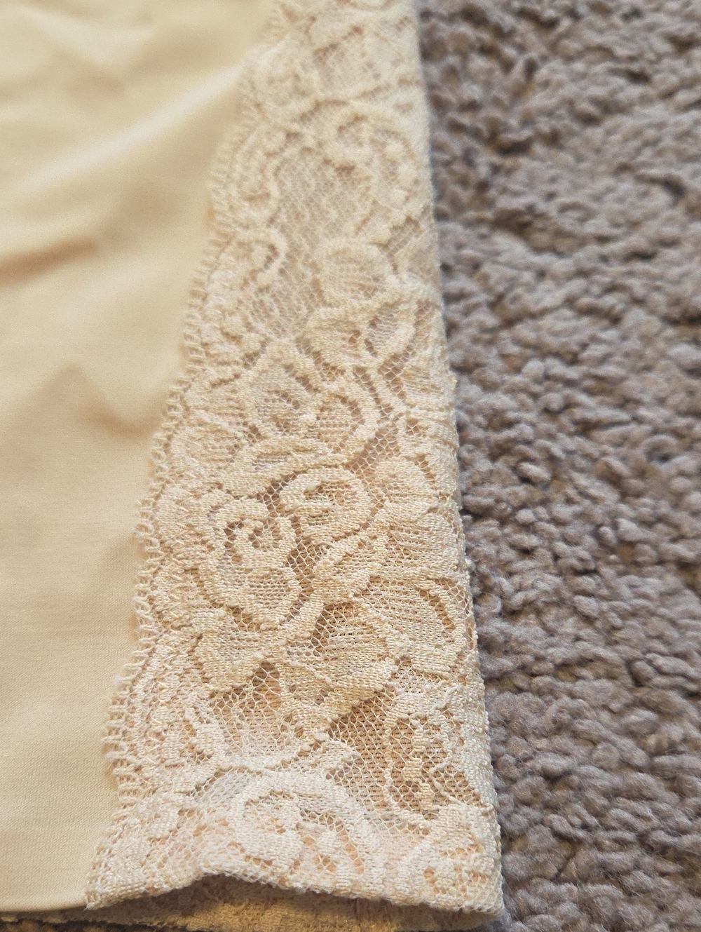 IZOD Tan Beige Nylon Spandex Tummy Control Half Slip Lace Accent Size Medium - Picture 4 of 7